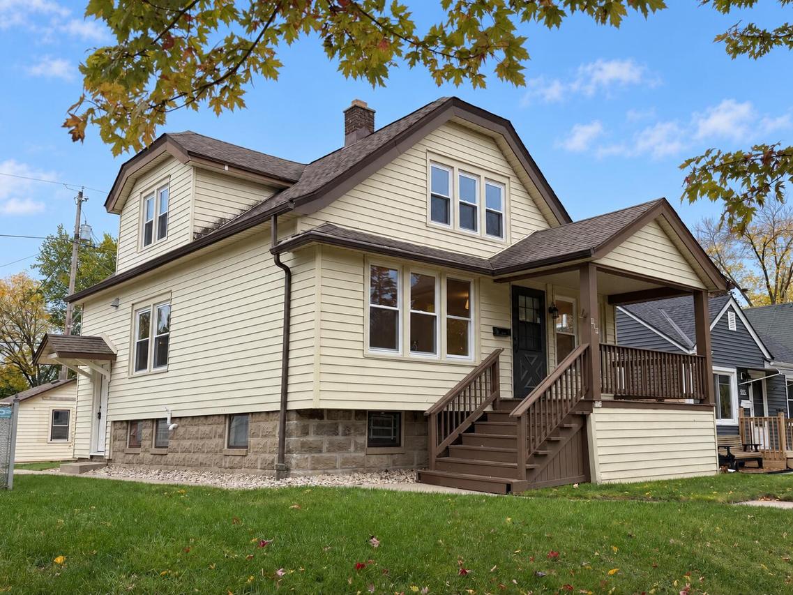 919 E Holt Ave, Milwaukee, WI 53207