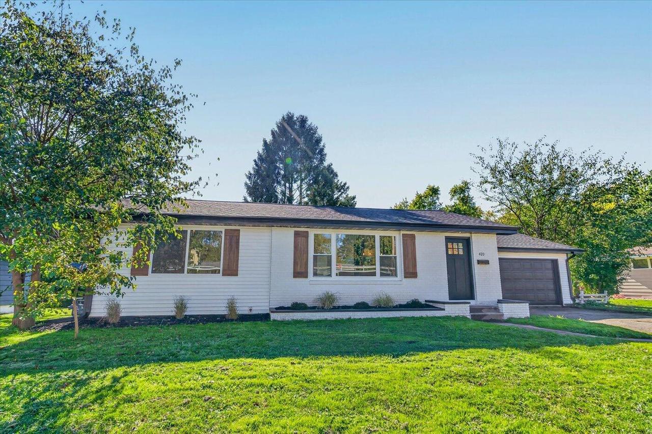 420 Clover Ln, Fort Atkinson, WI 53538