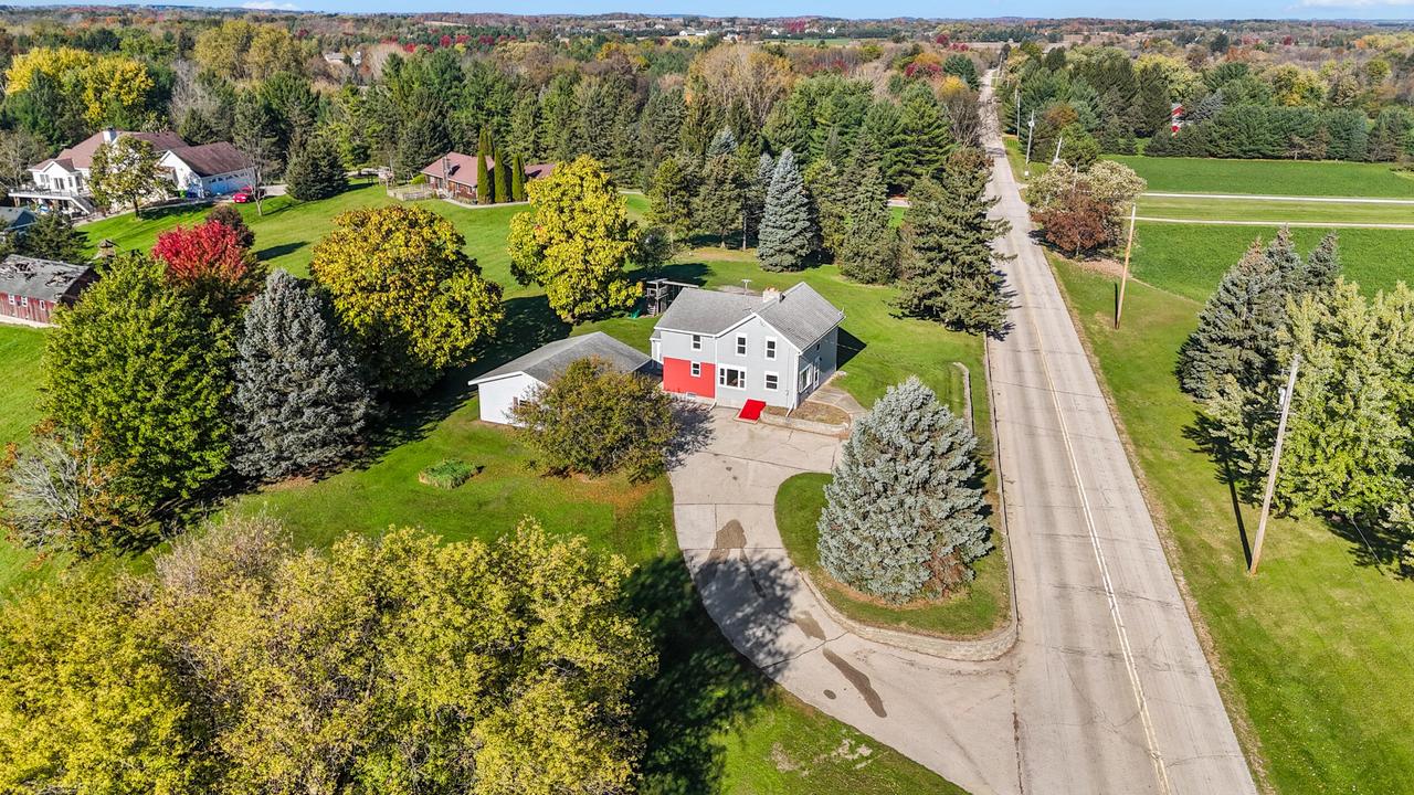 657 Clare Ln, Erin, WI 53027