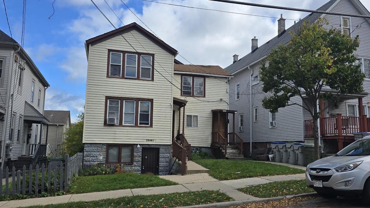 1854 N Humboldt Ave #1856, Milwaukee, WI 53202