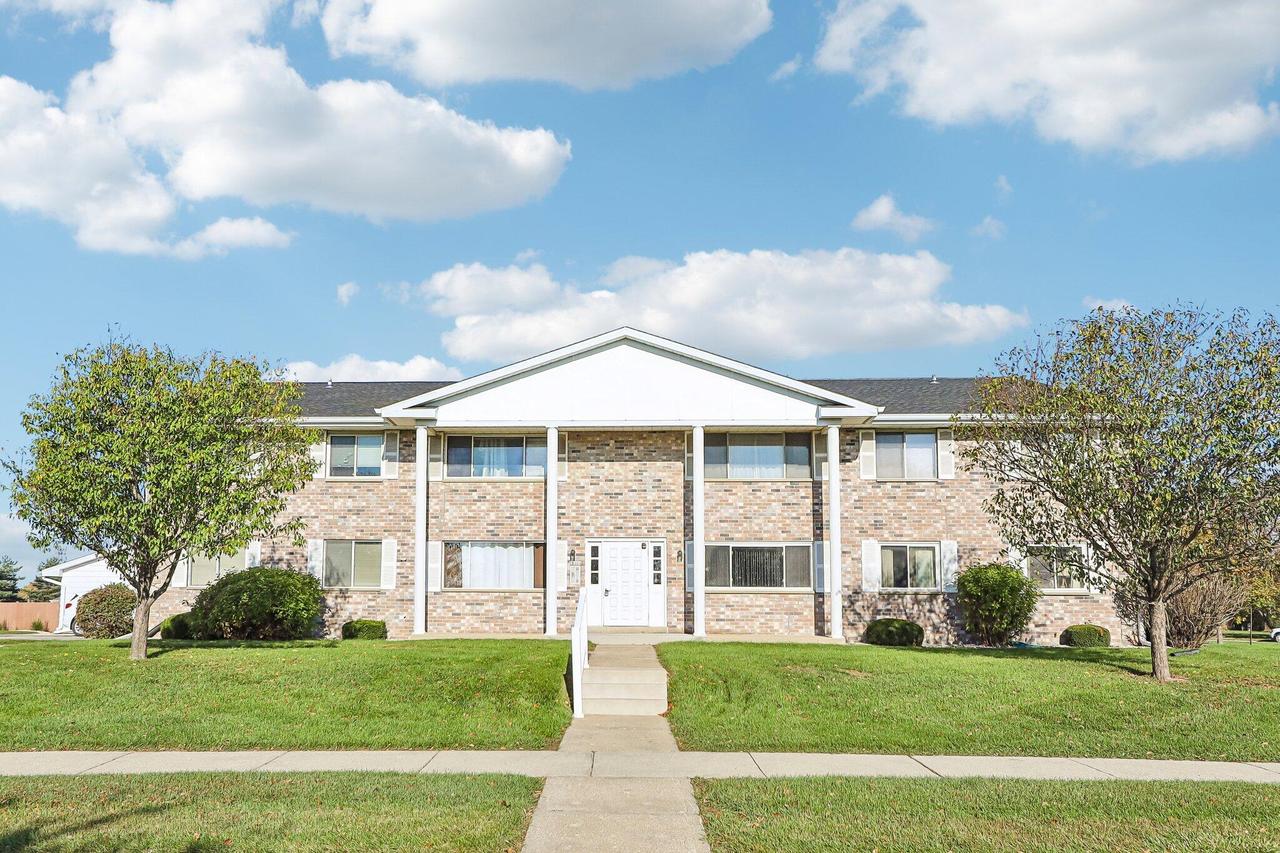 10464 W Whitnall Edge Dr. #101, Franklin, WI 53132