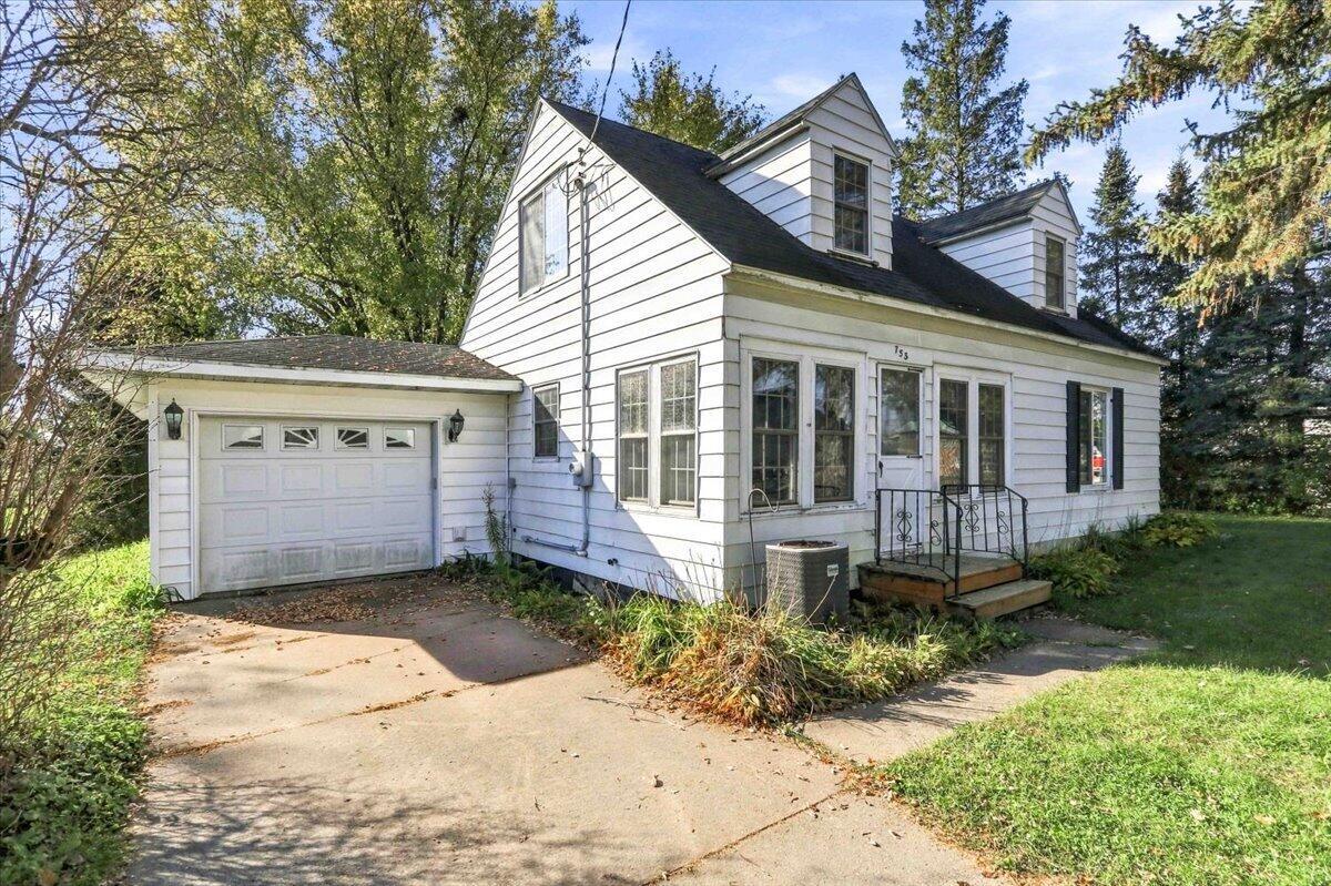 753 W Main St, Mondovi, WI 54755