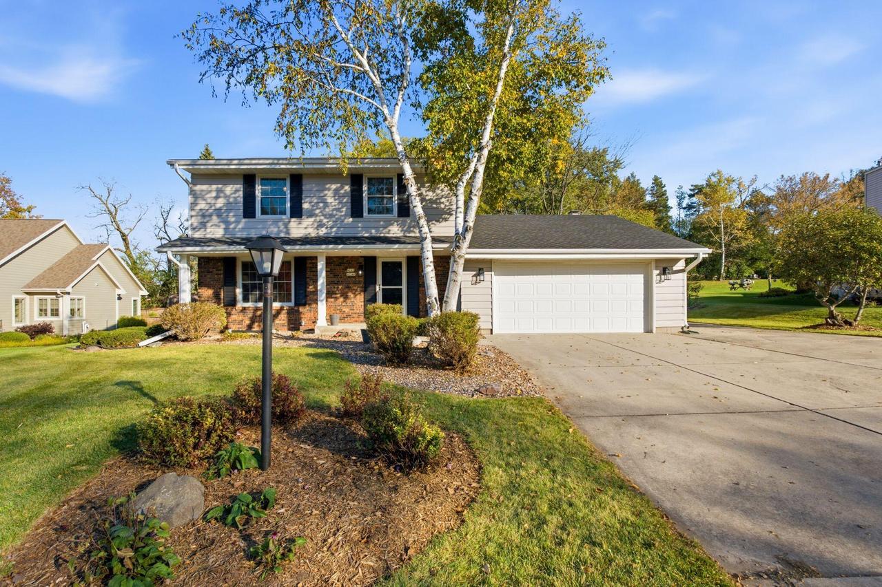 W162N8340 Tamarack Dr, Menomonee Falls, WI 53051