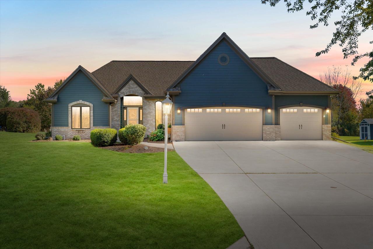 W352N5974 Nelson Rd, Oconomowoc, WI 53066