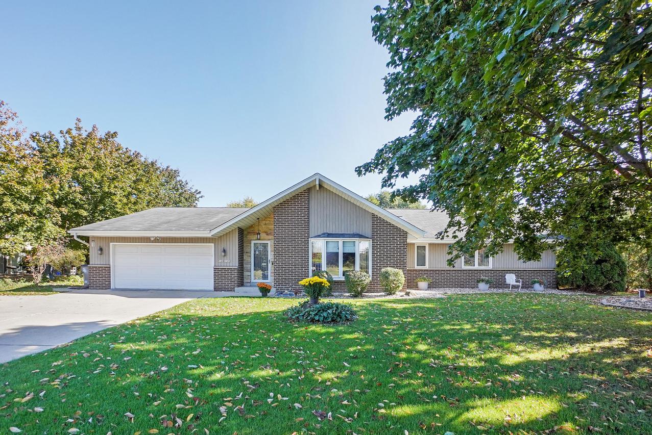 W146S7450 Durham Dr, Muskego, WI 53150