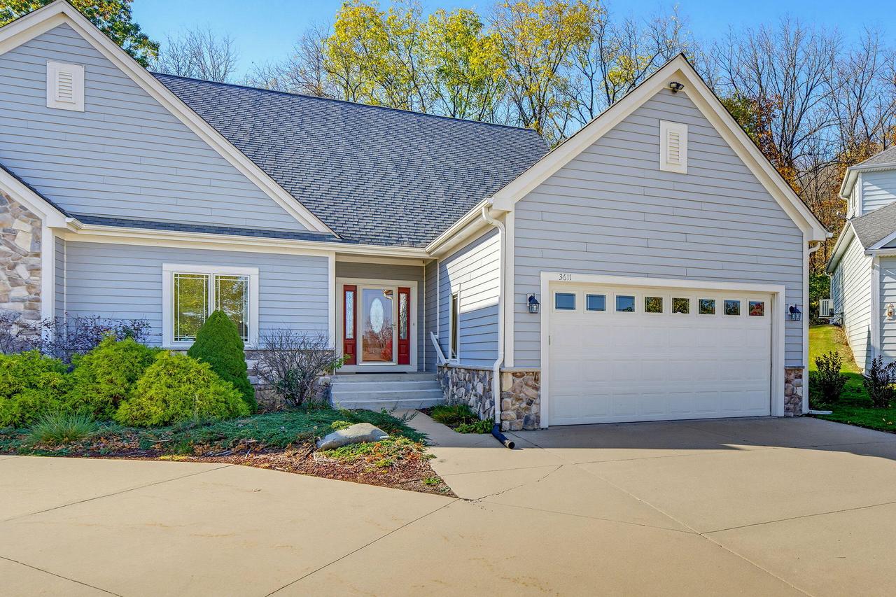 3611 Shade Tree Ct, Waukesha, WI 53188