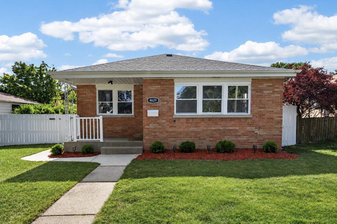 4629 N 77th St, Milwaukee, WI 53218