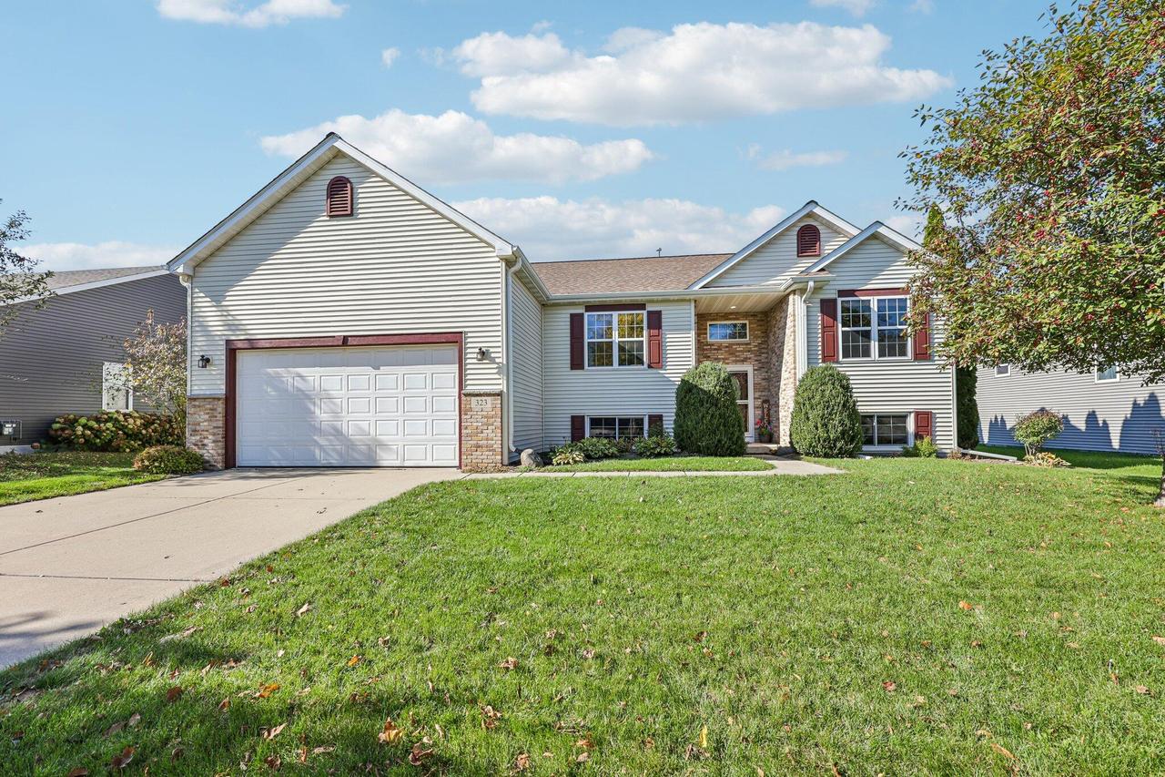 323 Stonefield Ln, Lake Mills, WI 53551