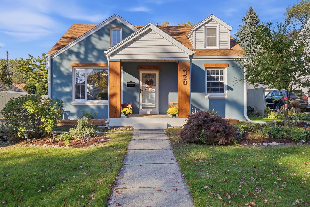 720 Aspen St, South Milwaukee, WI 53172