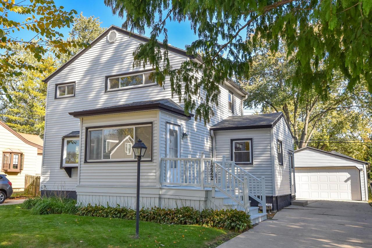 1222 S 118th St, West Allis, WI 53214