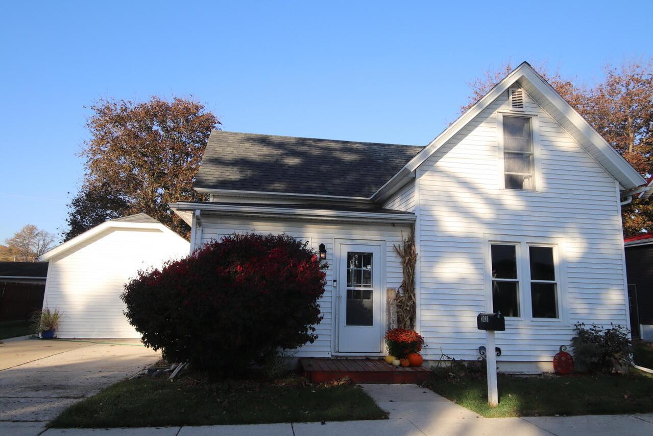 2021 Broadway St, New Holstein, WI 53061