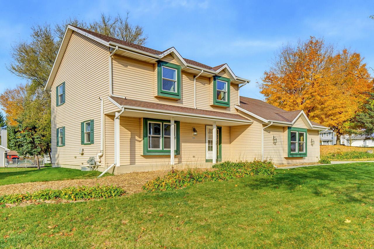 438 Glen View, Slinger, WI 53086