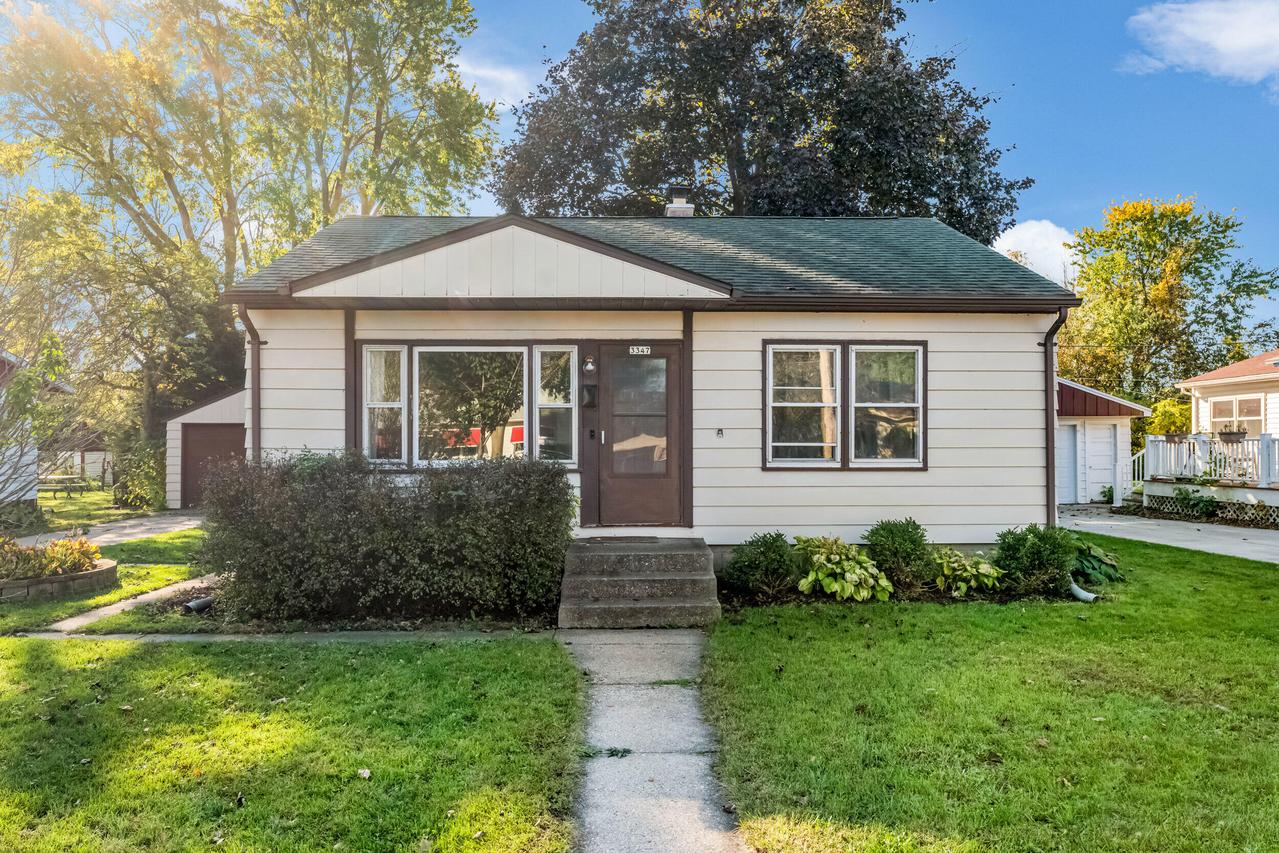 3347 E Denton Ave, Saint Francis, WI 53235