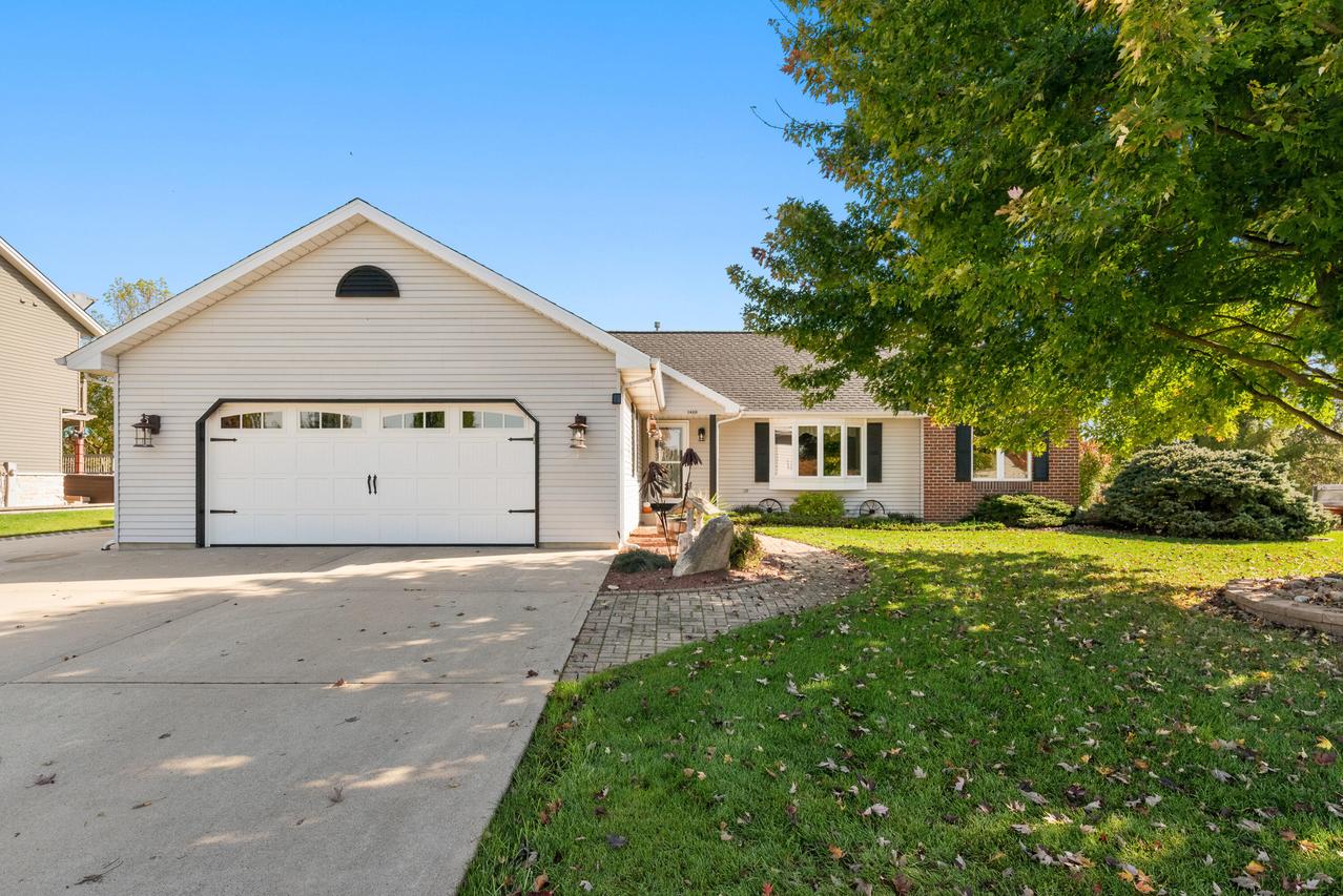 1419 Creek Side Dr, Lyons, WI 53105