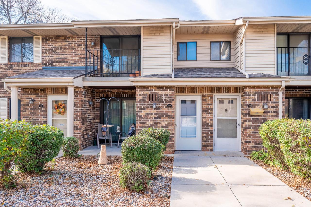 6620 Mariner Dr #201, Mount Pleasant, WI 53406