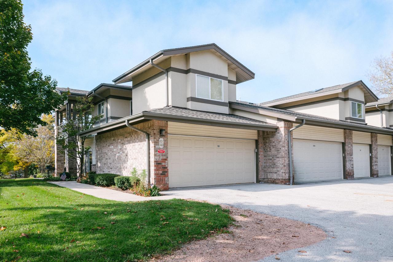 500 W Bender Rd #101, Glendale, WI 53217