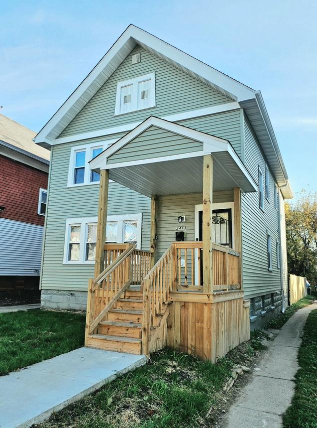 2413 W Finn Pl, Milwaukee, WI 53206