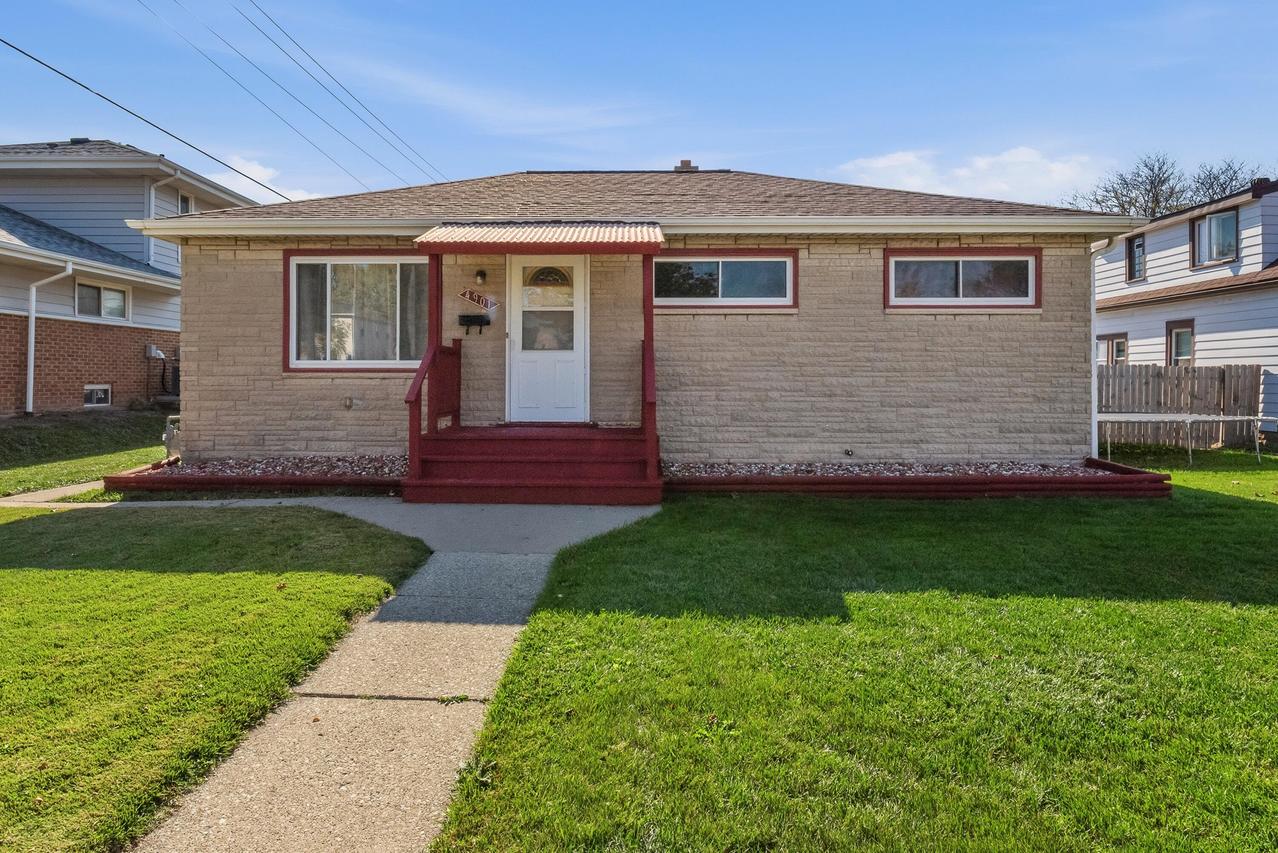 4901 W Howard Ave, Milwaukee, WI 53220