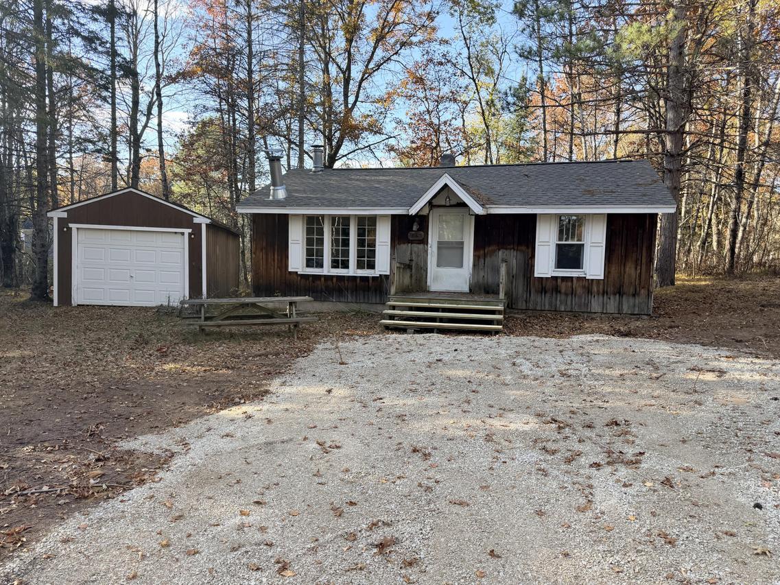 W13176 Pural Ln, Silver Cliff, WI 54104