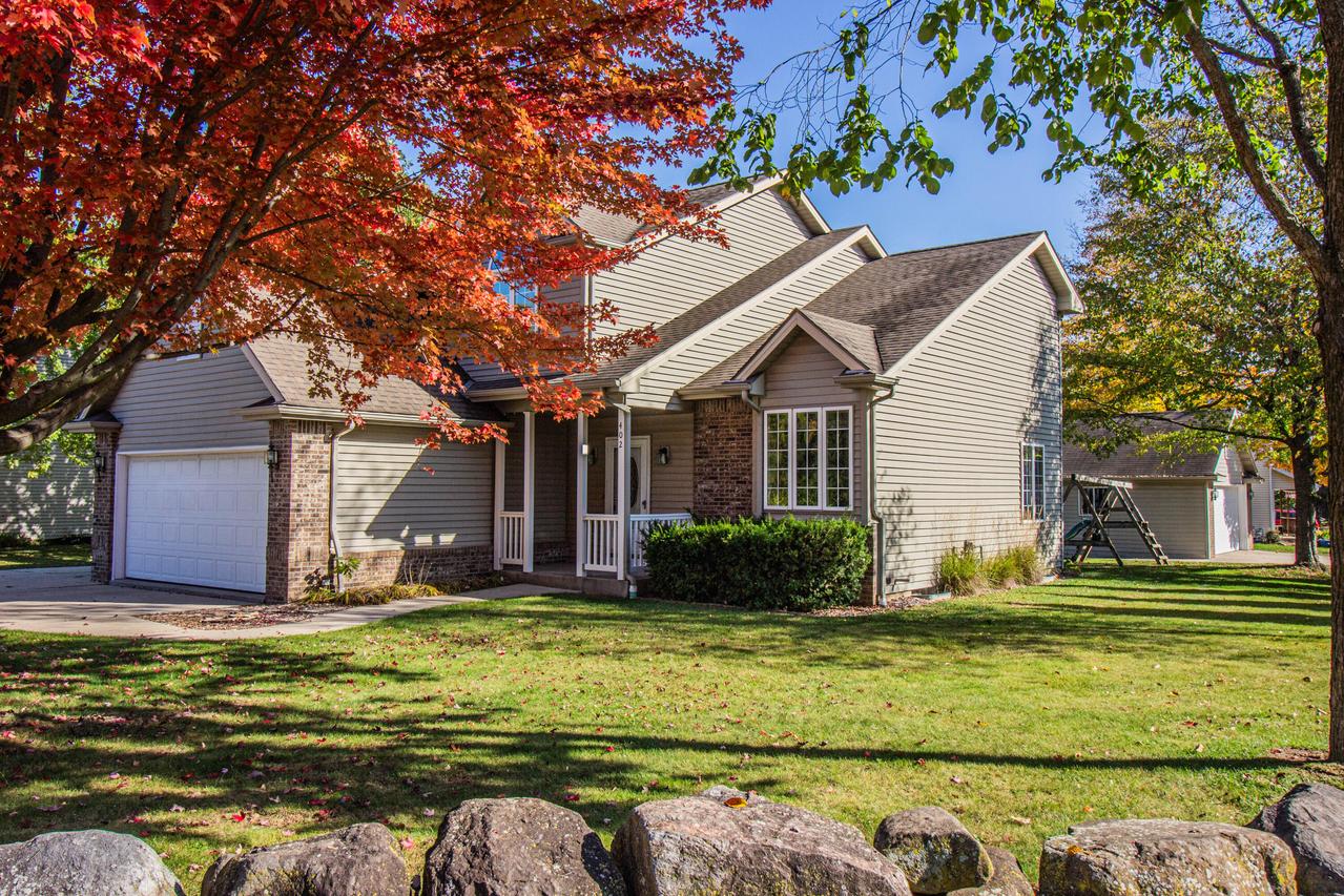 402 Cedar Valley, Fredonia, WI 53021