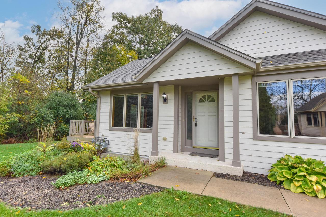 N161W18878 Heather Lynn Cir, Jackson, WI 53037