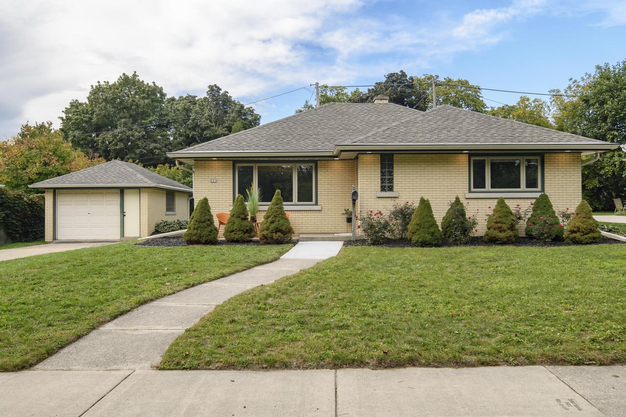 221 N Story Pkwy, Milwaukee, WI 53208