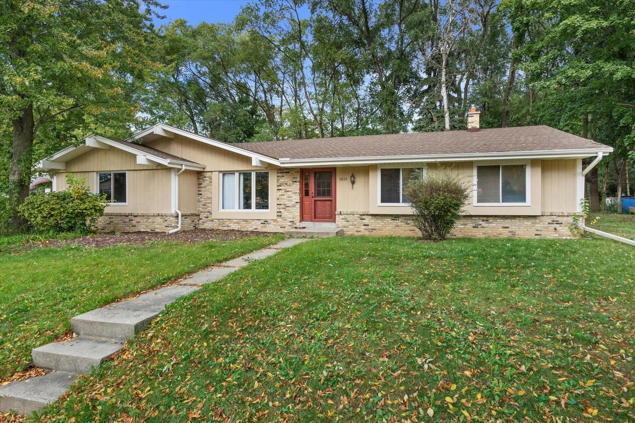 1825 Wolf Rd, Waukesha, WI 53186