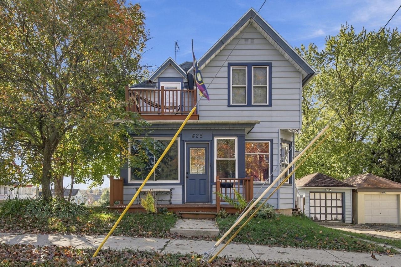 425 Union St, Hartford, WI 53027