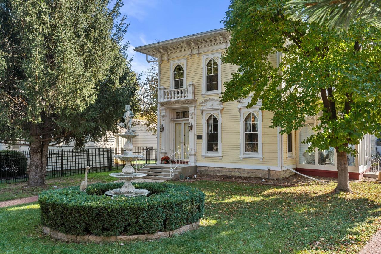 1412 Ruger Ave, Janesville, WI 53545
