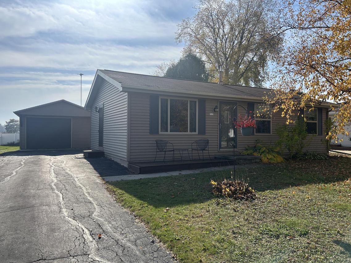 715 E Linden Ave, Manitowoc, WI 54220