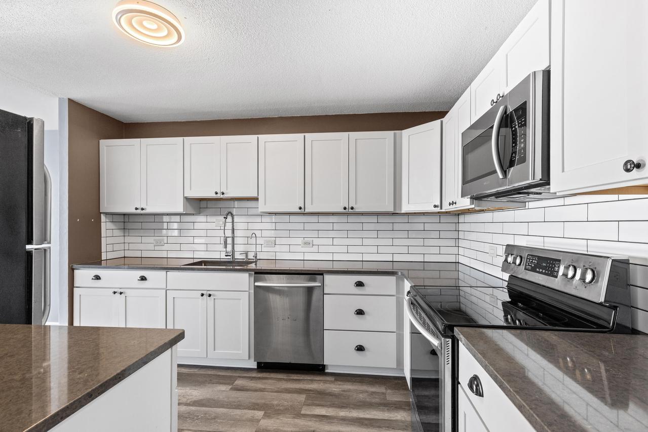 1919 N Summit Ave #2E, Milwaukee, WI 53202