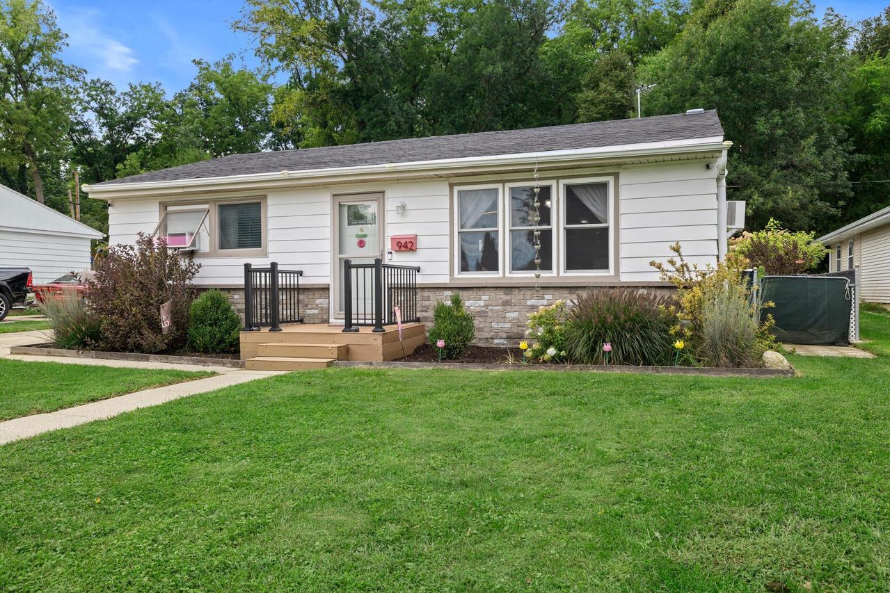 942 Carey St, Lake Geneva, WI 53147