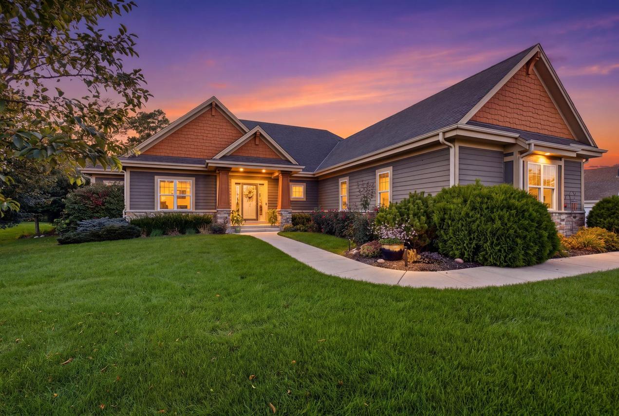 11237 N River Birch Dr, Mequon, WI 53092
