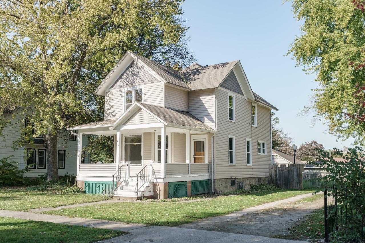 210 N Main St, Reeseville, WI 53579
