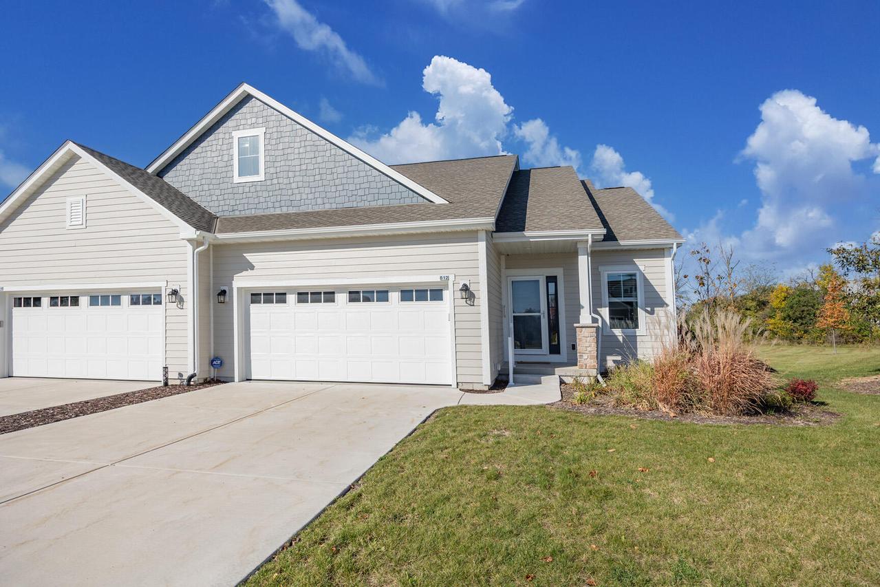 812 Bridlewood Dr, Hartford, WI 53027