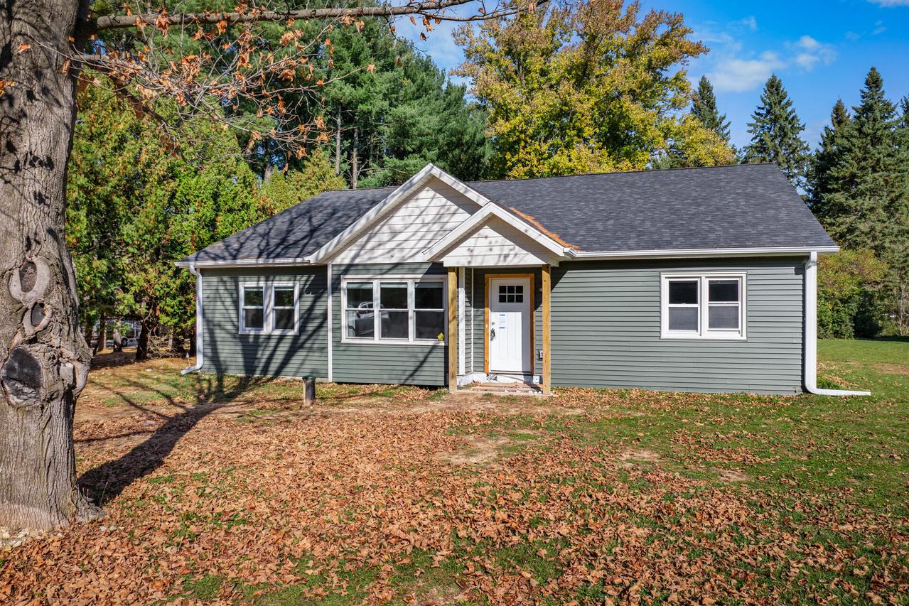 N68W29492 Hartling Rd, Merton, WI 53029