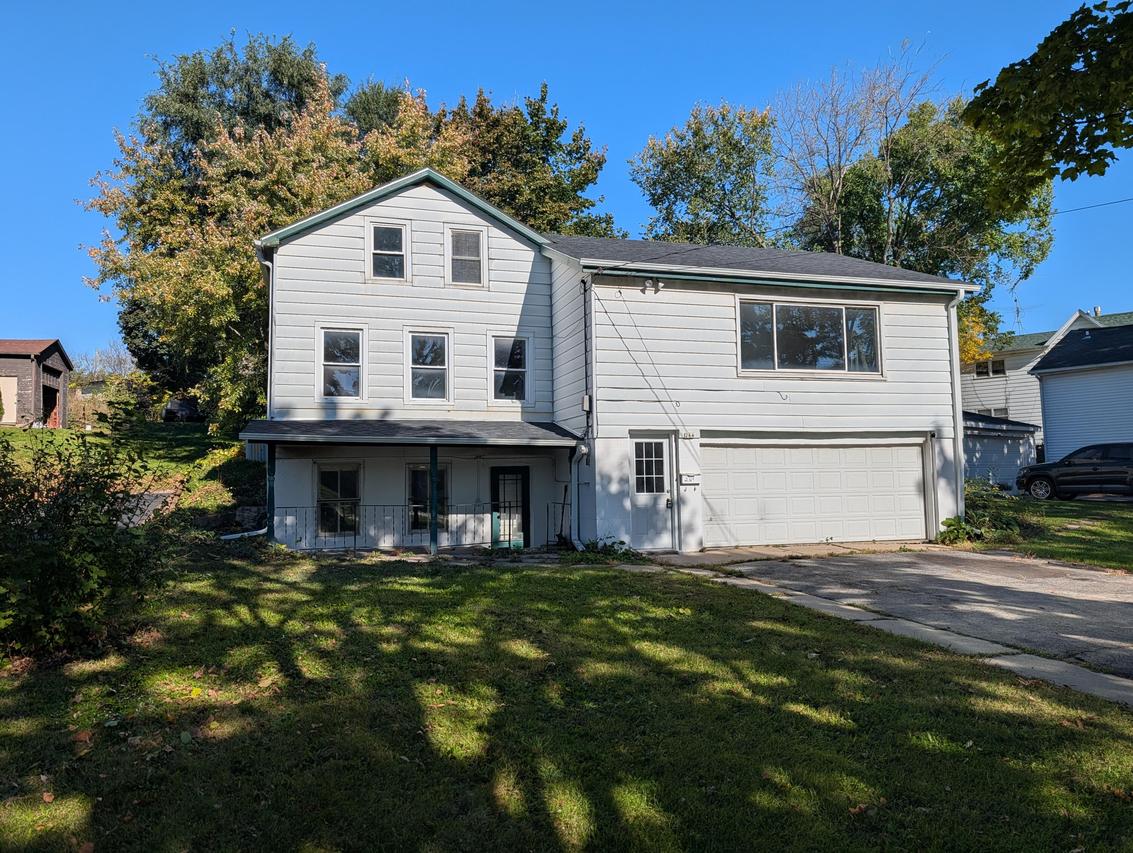 264 W State St, Burlington, WI 53105