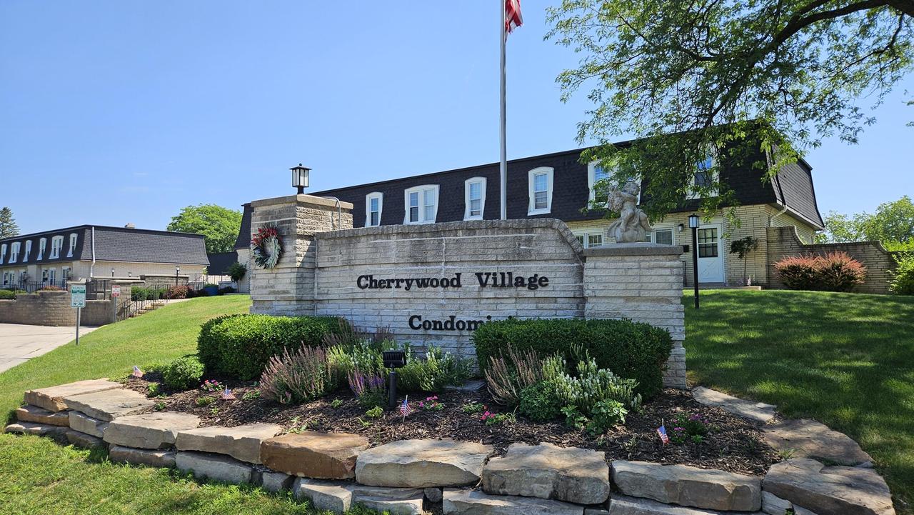 9500 N Green Bay Rd #301, Brown Deer, WI 53209
