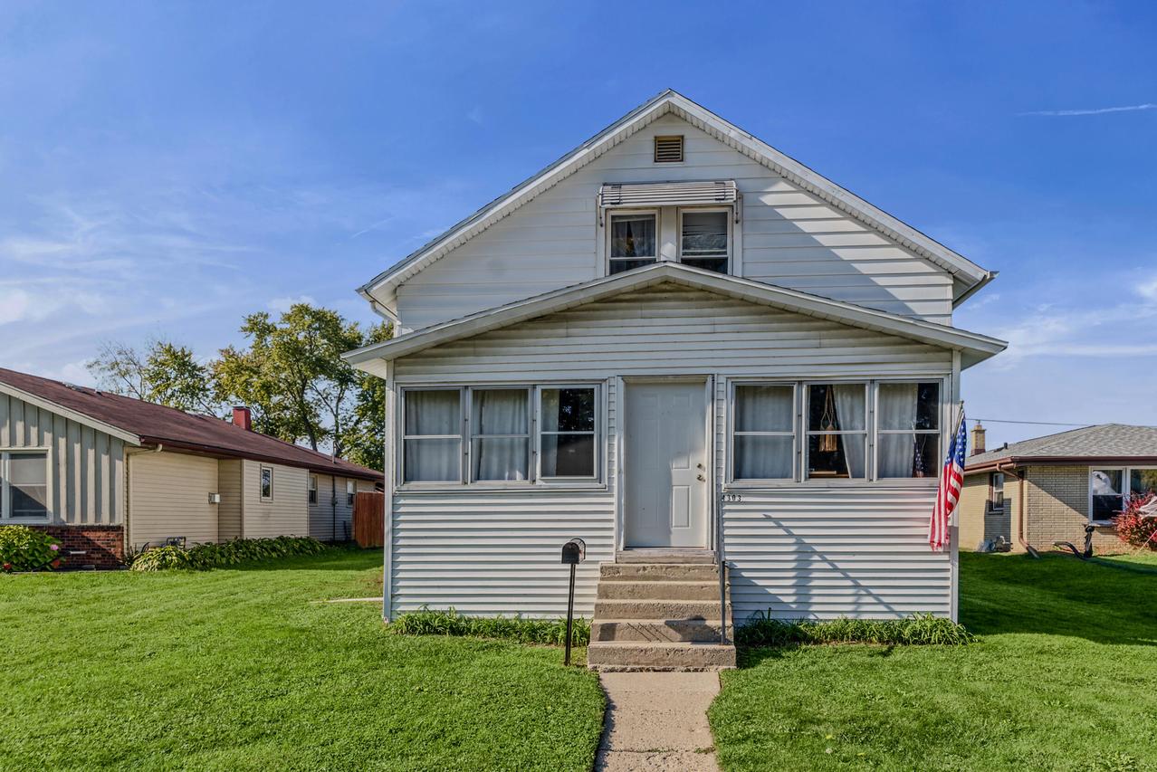 4303 S Nicholson Ave, Saint Francis, WI 53235