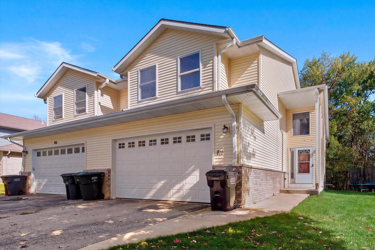 813 Kendall Ln #2, Lake Geneva, WI 53147
