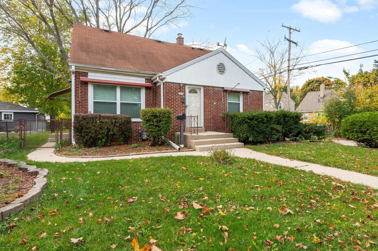 3055 N 81st St, Milwaukee, WI 53222