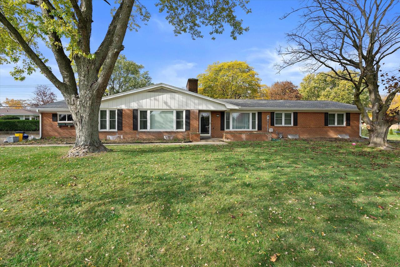 2545 N 128th St, Brookfield, WI 53005