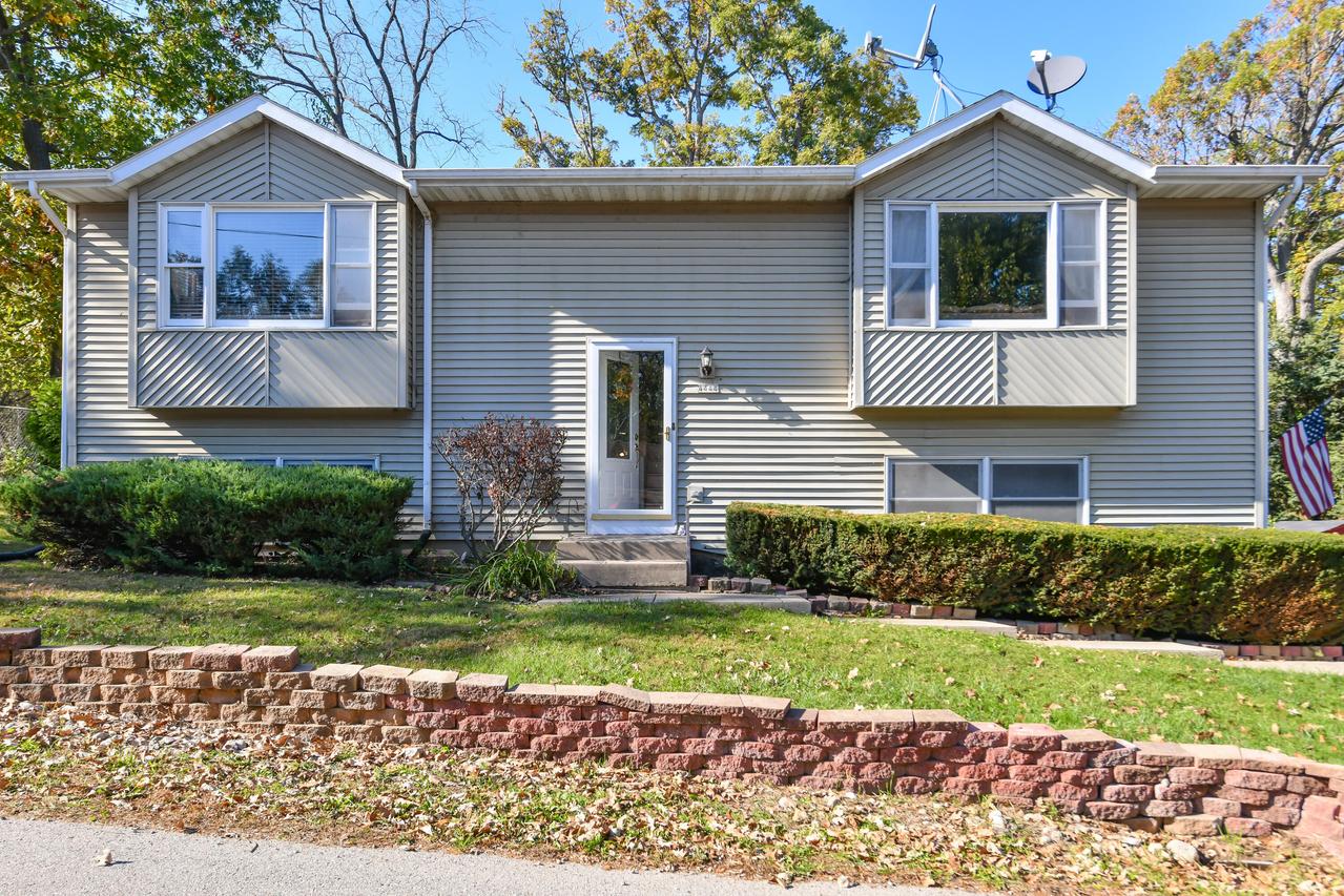 4444 Waterford Dr, Waterford, WI 53185