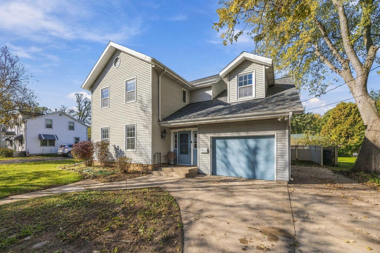418 S Whiton St, Whitewater, WI 53190