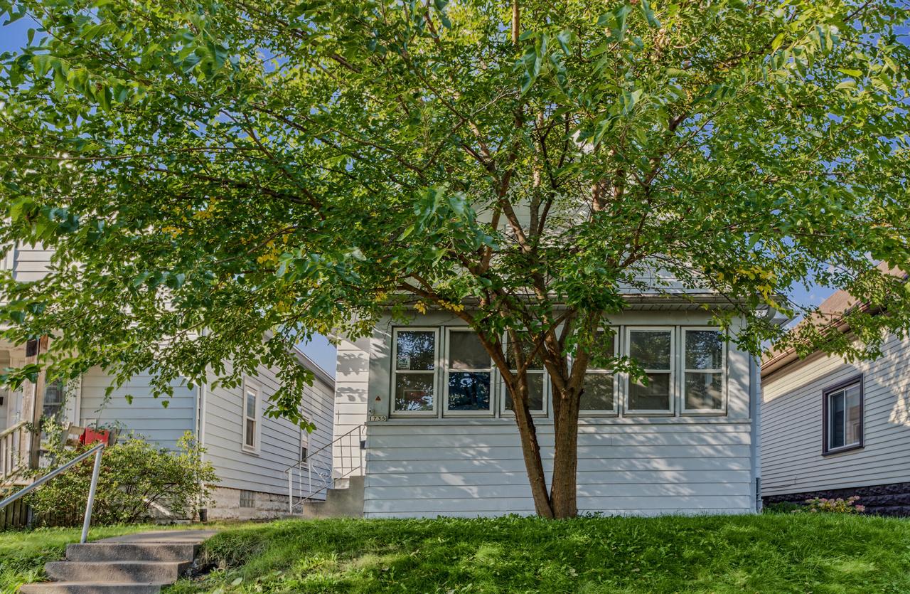1735 S 65th St, West Allis, WI 53214