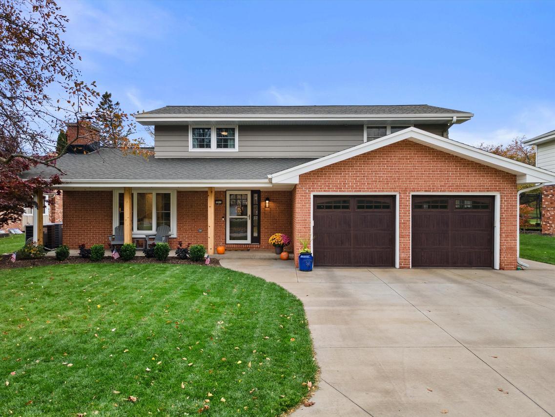12513 N Jacqueline Ct, Mequon, WI 53092