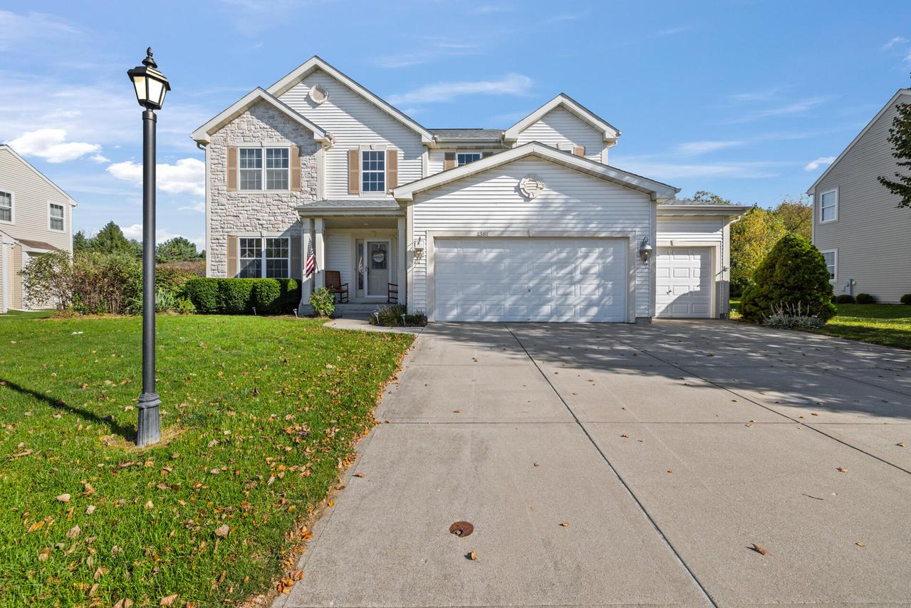 1381 Mamerow Ln, Oconomowoc, WI 53066