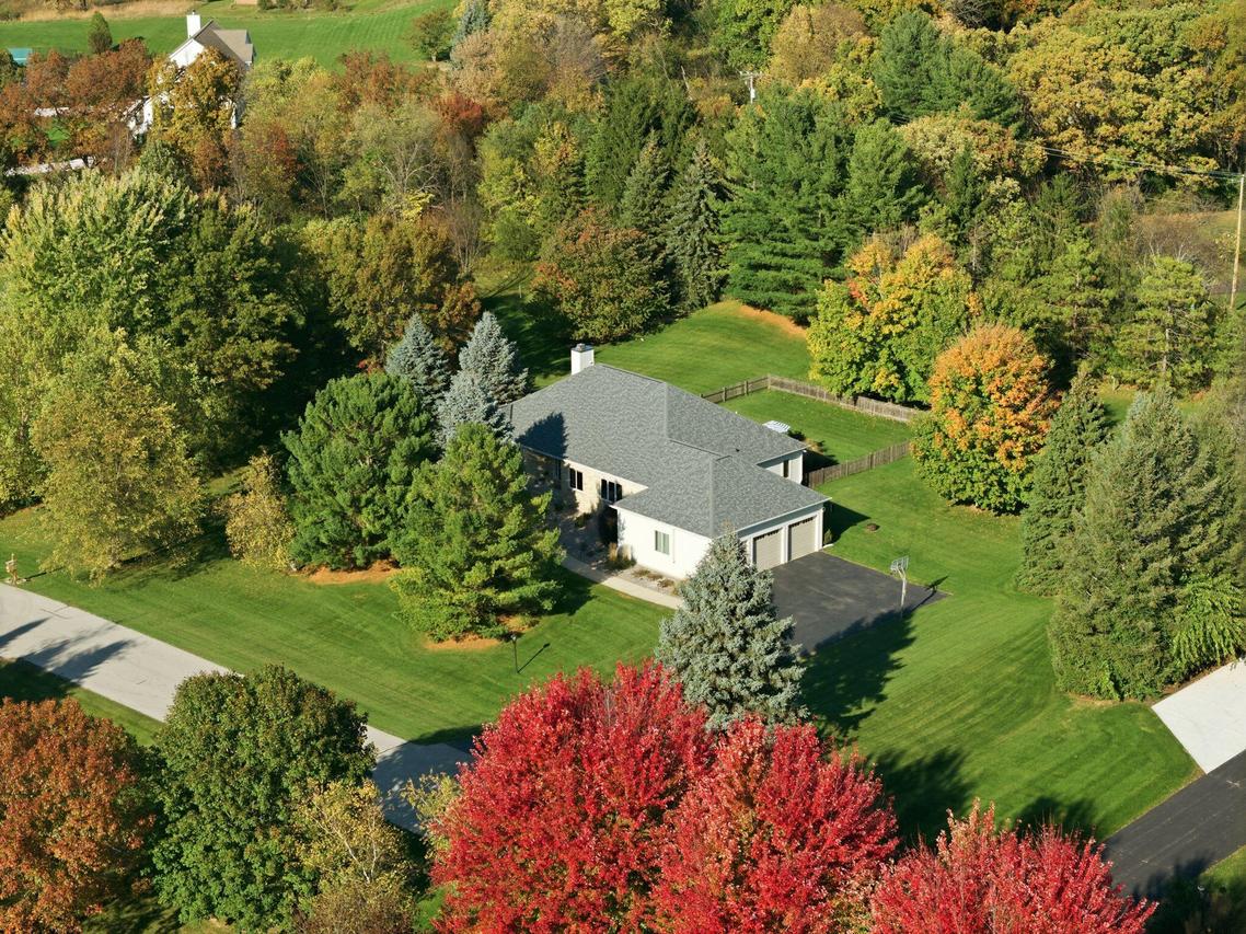 W311S496 Hidden Holw, Delafield, WI 53018