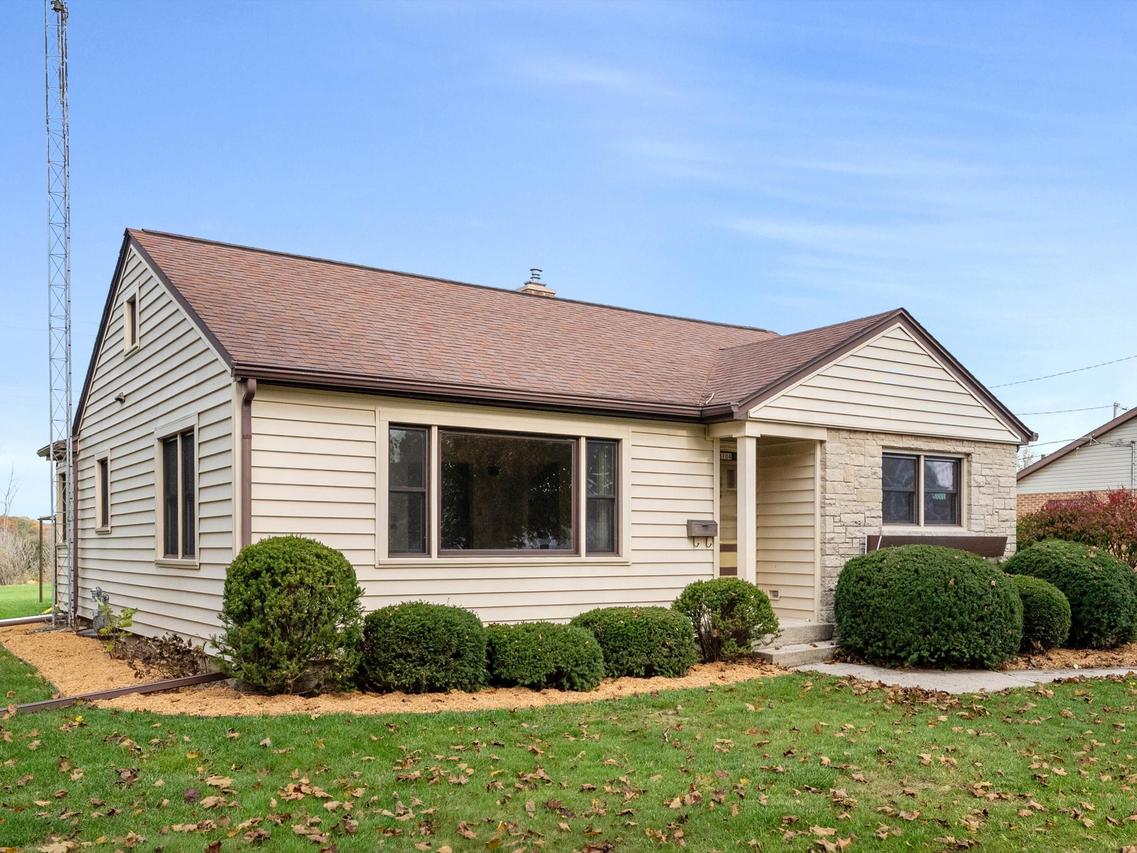 3104 Lindbergh Dr, Manitowoc, WI 54220