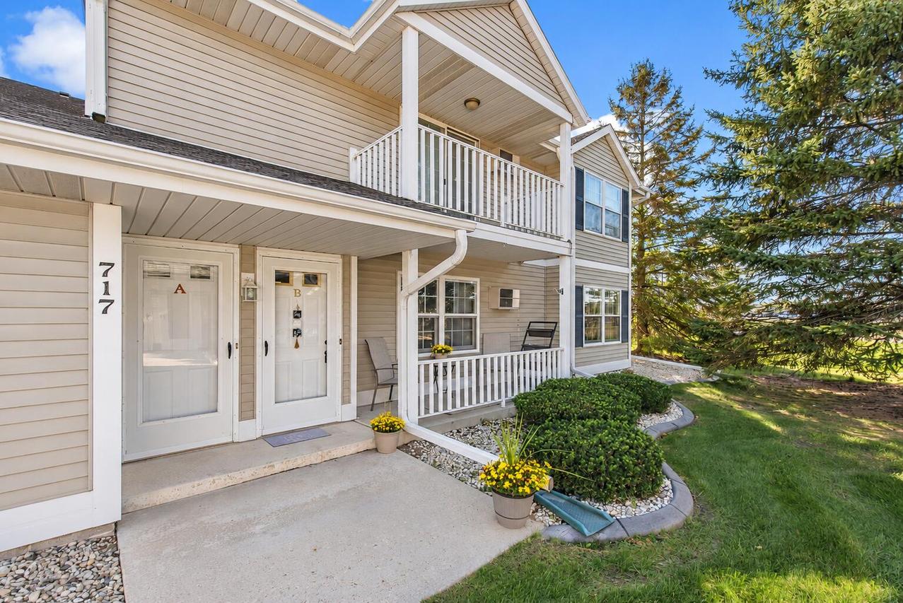 717 Canterberry Ct #B, West Bend, WI 53090
